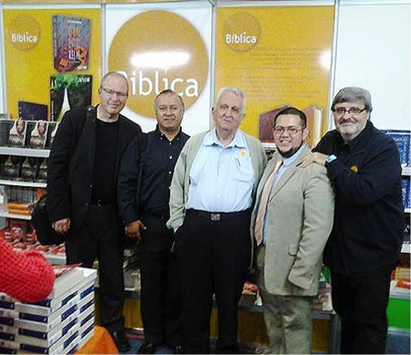 Presentación de Bíblica en México ExpoCristiana 2014